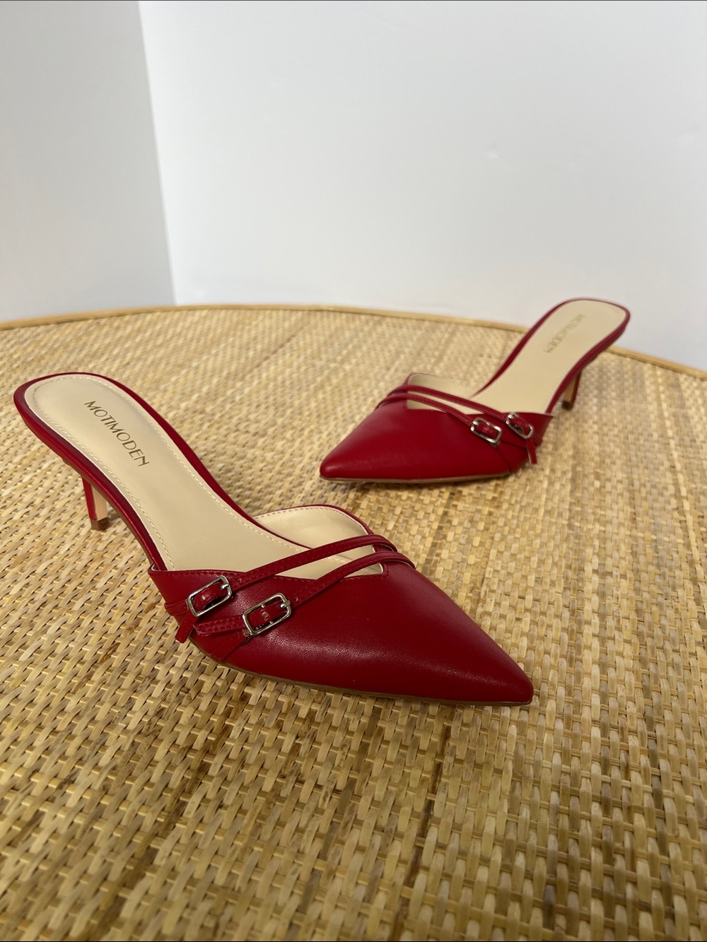 Motimoden Red Point Toe Kitten Heels open Back slip on 2x buckle strap 8.5 NEW